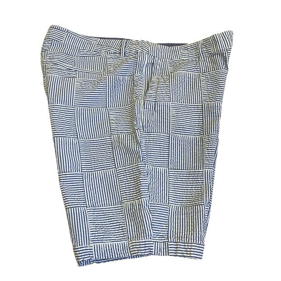L.L. Bean Sz 16 Favorite Fit Patchwork Seersucker Bermuda Shorts 9” White Blue - Picture 14 of 16